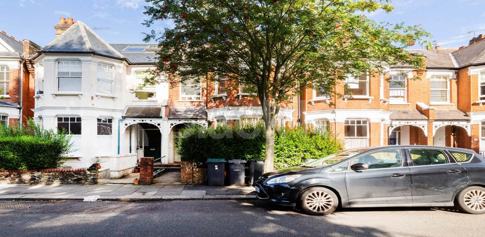 			**RENT INCLUDES COUNCIL TAX**, 3 Bedroom, 1 bath, 1 reception Flat			 Coniston Road, CROUCH END